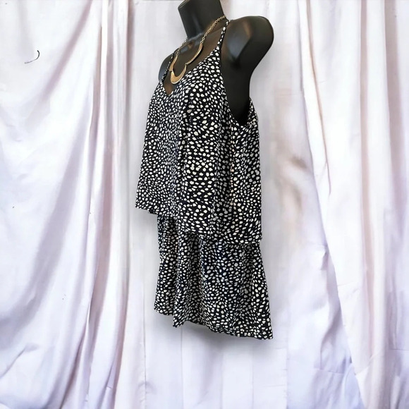 Main strip‎ navy blue pebble romper with pockets size medium - Picture 2 of 10